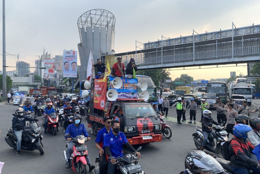 Demo Tuntut Kenaikan UMK Bekasi 2024 Lumpuhkan Wilayah Kota dan Kabupaten