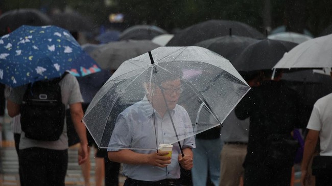 Kapan Awal Musim Hujan di Surabaya Raya? Cek Jadwalnya