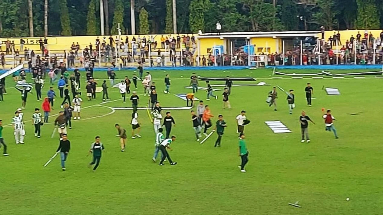 Suporter PSMS Medan Rusuh, Terobos Lapangan dan Rusak Fasilitas Stadion