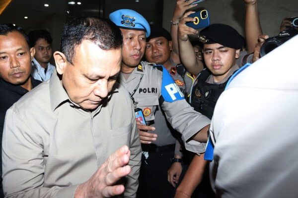 MAKI Bakal Gugat Keppres Jokowi ke PTUN jika Firli Bahuri Diberhentikan dengan Hormat, Ini Alasannya
