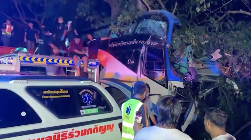 Bus Tabrak Pohon hingga Terbelah Dua di Thailand, 14 Tewas 32 Luka
