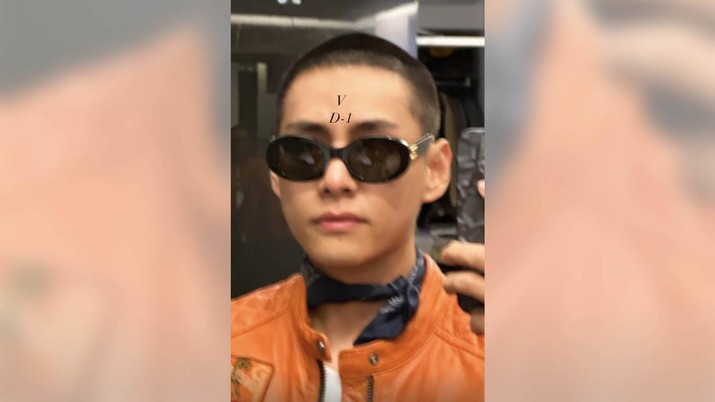 V BTS Pamer Selfie Kepala Botak Jelang Wamil "Ini Impianku"