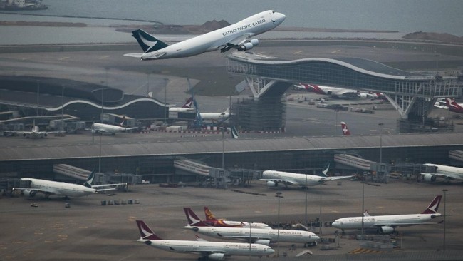 Petugas Bandara Tewas Tertabrak Pesawat di Hong Kong