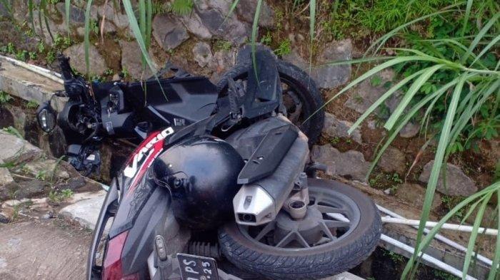 Dua Pelajar Tewas Kecelakaan di Jalan Poros Trans Sulawesi Mamuju, Motornya Tabrak Bus