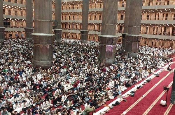 Imam Besar Masjid Istiqlal: Bulan Suci Ramadan Membakar Hangus Seluruh Dosa yang Pernah Dilakukan