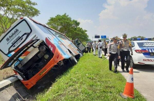 5 Fakta Kecelakaan Maut Bus Rosalia Indah di Tol Batang, Sopir Alami Microsleep jadi Tersangka