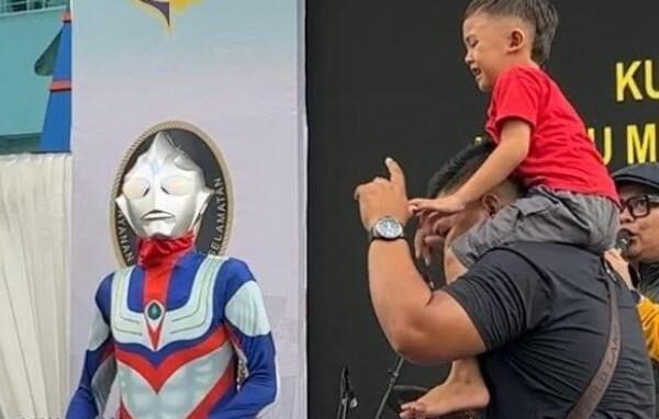 Mudik Pakai Kostum Ultraman dari Jakarta ke Purwodadi Jadi Cara Iqbal Lampiaskan Galau Putus Cinta