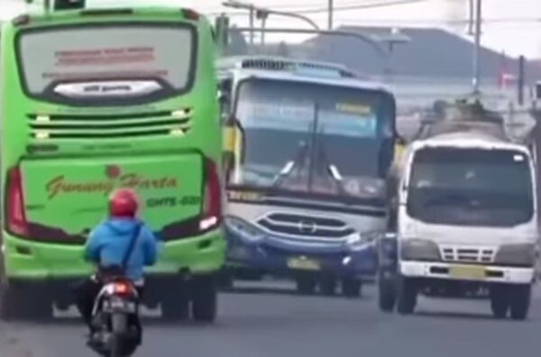 Viral Bus Sugeng Rahayu Ugal-ugalan, Selap-selip Hingga 'Makan' Jalur Orang