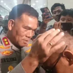 Mabes Polri menyerahkan sepenuhnya polemik kasus Ipda Rudy Soik ke Polda Nusa Tenggara Timur (NTT), khususnya Kapolda NTT Irjen Daniel Tahi Silitonga. Ipda Rudy Soik dikenakan sanksi pemecatan diduga lantaran membongkar perkara mafia BBM.