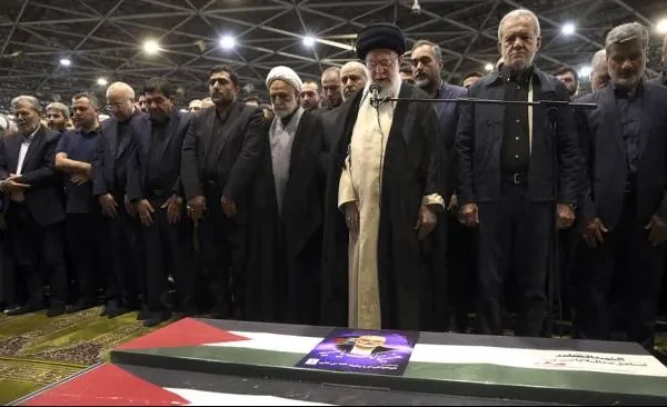 Pemimpin Iran Ayatollah Ali Khamenei dikabarkan tengah sakit parah setelah terjadinya serangan Israel ke negara tersebut.