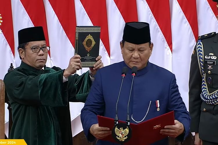 Presiden terpilih Prabowo Subianto dan Wakil Presiden Terpilih Gibran Rakabuming Raka mengucapkan sumpah jabatan dalam Sidang Paripurna MPR RI untuk periode 2024-2029.