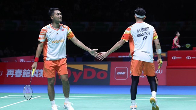 Ganda putra Indonesia Fajar Alfian/Muhammad Rian Ardianto berhasil lolos ke perempat final Denmark Open 2024.