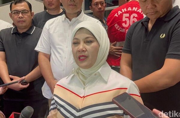 Kejati Jatim menahan Gregorius Ronald Tannur di Rutan Kelas 1 Surabaya di Medaeng. Sementara trio hakim PN Surabaya yang membebaskan dirinya masih menjadi tahanan Kejati Jatim.