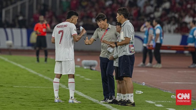 Awal babak kedua Timnas Indonesia langsung melakukan pergantian tiga pemain sekaligus. Pelatih Timnas Indonesia Shin Tae Yong memasukkan Thom Haye, Marselino Ferdinan, dan Rizky Ridho di awal babak kedua.