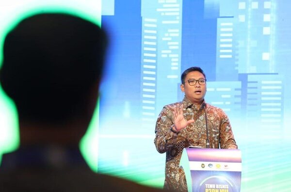 Pemerintah tengah mempersiapkan program Makan Bergizi Gratis (MBG) yang dijadwalkan mulai Januari 2025. Wakil Menteri Pertanian (Wamentan), Sudaryono mengusulkan agar pemenuhan protein untuk program ini tidak hanya bergantung pada susu, melainkan juga pada sumber protein lain.