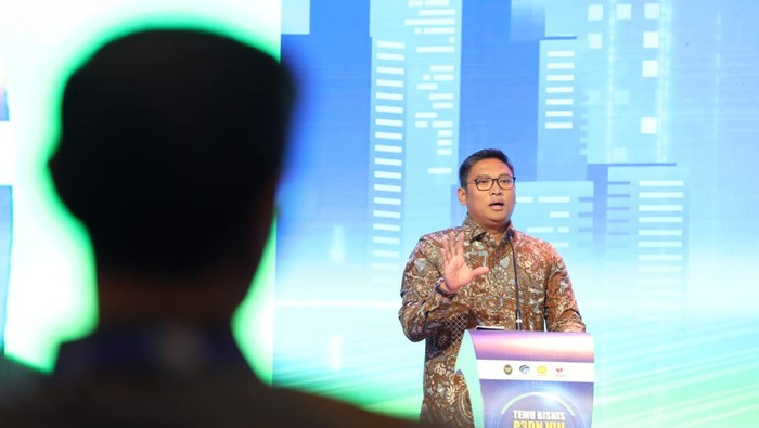 Pemerintah tengah mempersiapkan program Makan Bergizi Gratis (MBG) yang dijadwalkan mulai Januari 2025. Wakil Menteri Pertanian (Wamentan), Sudaryono mengusulkan agar pemenuhan protein untuk program ini tidak hanya bergantung pada susu, melainkan juga pada sumber protein lain.