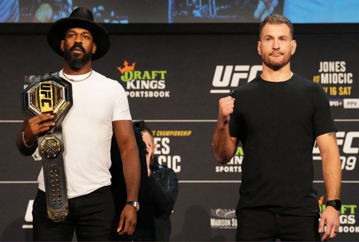 Jelang pertarungan UFC 309, para penggemar MMA disuguhkan dengan duel seru antara Jon Jones dan Stipe Miocic. Kedua petarung kelas berat ini akan bertarung di Madison Arena pada Minggu, 17 November 2024.