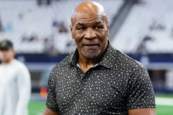 Mike Tyson menunjukkan kemarahan yang luar biasa menjelang pertarungan melawan Jake Paul, bahkan menyebut nama ibunya yang telah meninggal. Tyson bersumpah untuk menghancurkan Paul dan menyinggung tentang ibunya dalam pernyataan yang provokatif. Petinju legendaris ini meremehkan peluang kemenangan Jake Paul, meskipun ada perbedaan usia yang mencolok antara mereka, yaitu 30 tahun