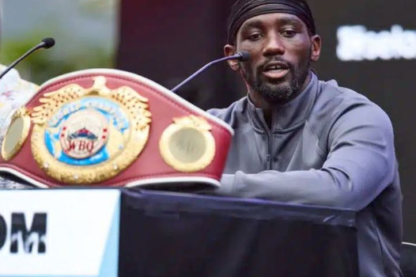 Karier Terence Crawford bisa berakhir jika dia gagal mendapatkan pertarungan melawan Saul "Canelo" Alvarez, menurut pelatih terkenal, Robert Garcia. Garcia meragukan bahwa Crawford, yang saat ini memegang rekor tak terkalahkan 41-0 (31 KO), akan melanjutkan kariernya tanpa kesempatan bertarung melawan juara dunia asal Meksiko itu.