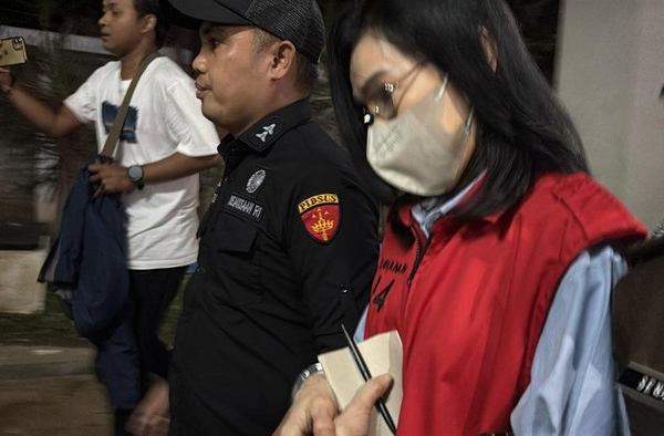 Kejaksaan Agung (Kejagung) menetapkan ibu Gregorius Ronald Tannur, Meirizka Widjaja, sebagai tersangka kasus dugaan suap hakim Pengadilan Negeri Surabaya.