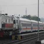 Jakarta - Pemerintah RI memberikan subsidi Public Service Obligation (PSO) untuk perjalanan kereta api jarak jauh dan jarak sedang. Dengan adanya subsidi kereta api (PSO), masyarakat dapat menaiki kereta api jarak jauh dan jarak sedang dengan harga yang lebih terjangkau.