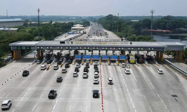 beritanana4d.com, Jakarta - Jasamarga mencatat adanya peningkatan arus lalu lintas memasuki Jakarta H+3 Natal atau tiga hari menjelang Tahun Baru 2025. Kenaikan yang signifikan juga terjadi di Tol Jabotabek hingga Jawa Barat, khususnya Bandung dan sekitarnya.