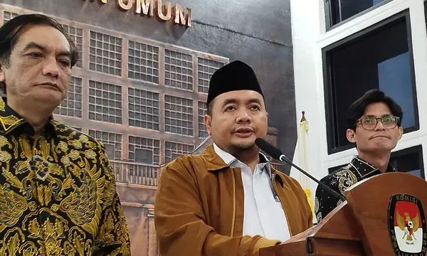 beritanana4d.com, Jakarta - Komisi Pemilihan Umum (KPU) RI menyampaikan bahwa pasangan calon kepala daerah tunggal yang kalah melawan kotak kosong dapat maju kembali dalam Pilkada ulang. Nantinya akan ada pasangan calon kepala daerah baru yang ikut dalam kontestasi tersebut.