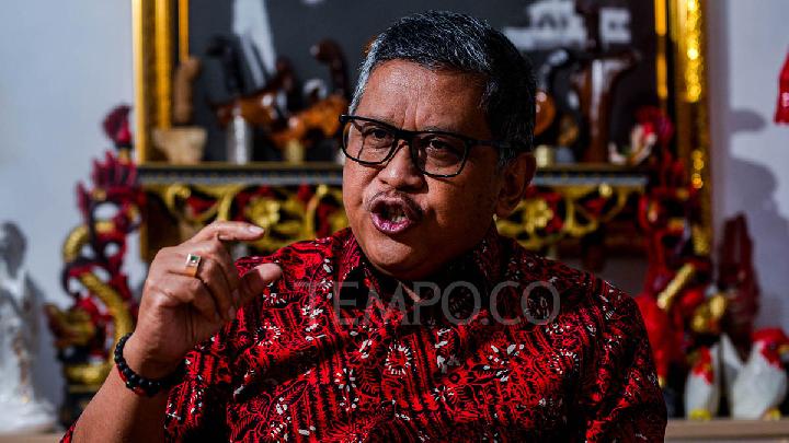 beritanana4d.com, Jakarta - Hasto Kristiyanto sampai malam ini dipastikan masih menjabat sebagai Sekretaris Jenderal Partai Demokrasi Indonesia Perjuangan atau Sekjen PDIP. "Saya datang ke DPP menemui Mas Hasto dan sampai saat ini masih menjabat s