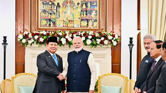 beritanana4d.com, Jakarta - Presiden RI Prabowo Subianto saat menghadiri jamuan makan malam di Rashtrapati Bhavan, New Delhi, mengungkap hasil tes DNA sequencing-nya yang mengindikasikan Prabowo punya DNA India.