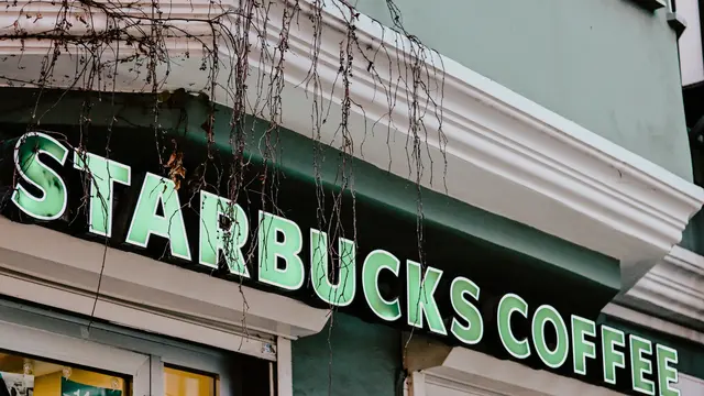 beritanana4d.com, Jakarta - Starbucks akan memangkas jumlah karyawan. Hal ini seiring langkah CEO Starbucks Brian Niccol yang fokus pada rencana Back to Starbucks.